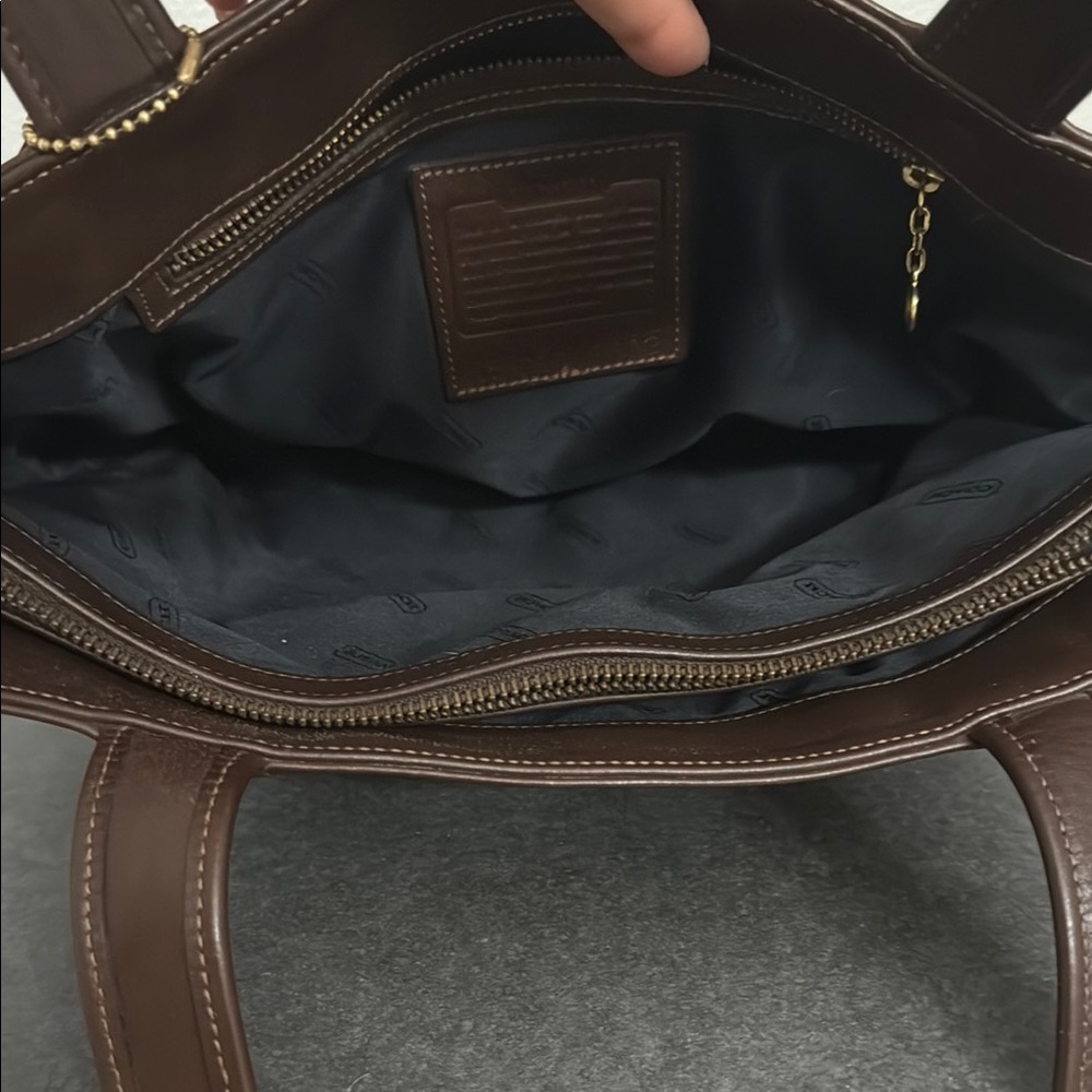 Vintage Coach Brown Leather Tote Bag with Sturdy Design - Picture 10 of 15